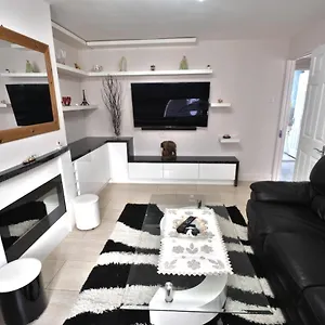 19 Shrewsbury Walk Apartment