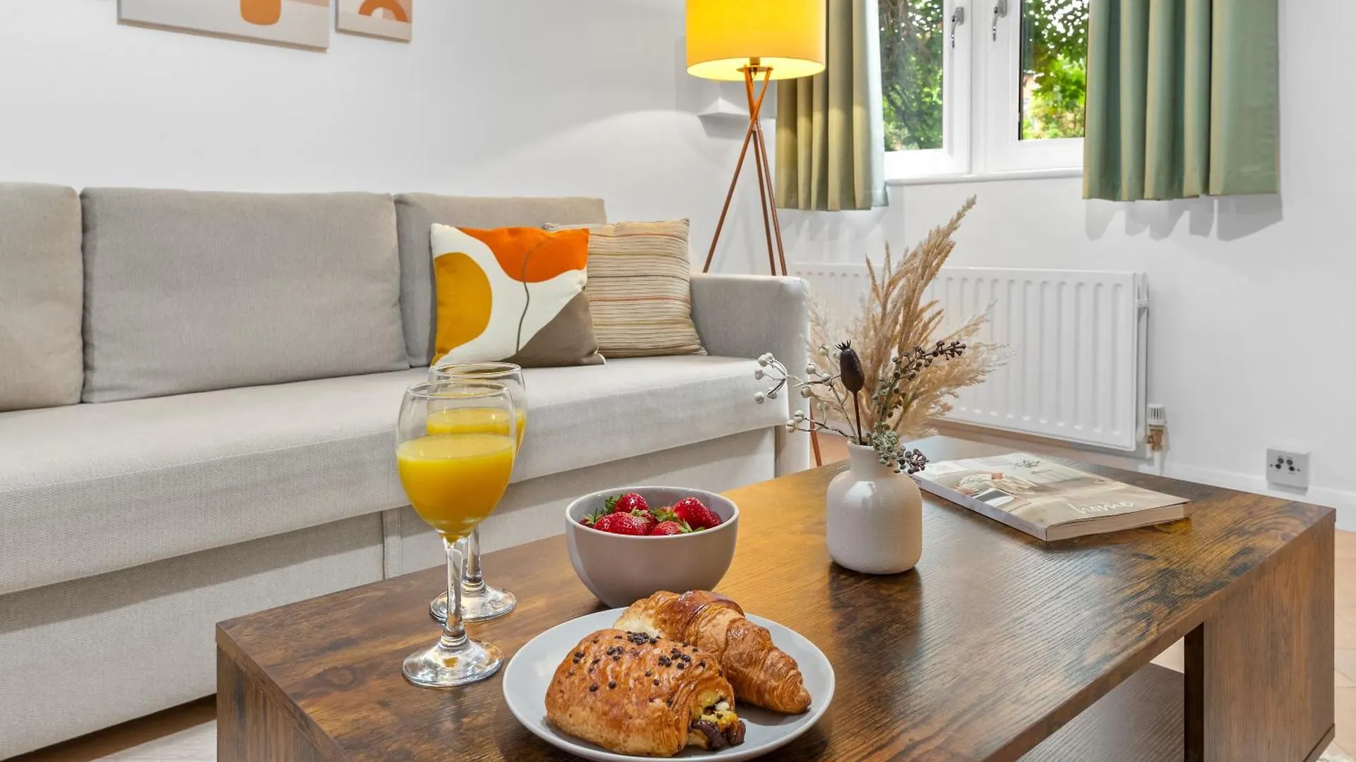 Azalea Apartment Home Comforts By The River Isleworth 0*,  United Kingdom